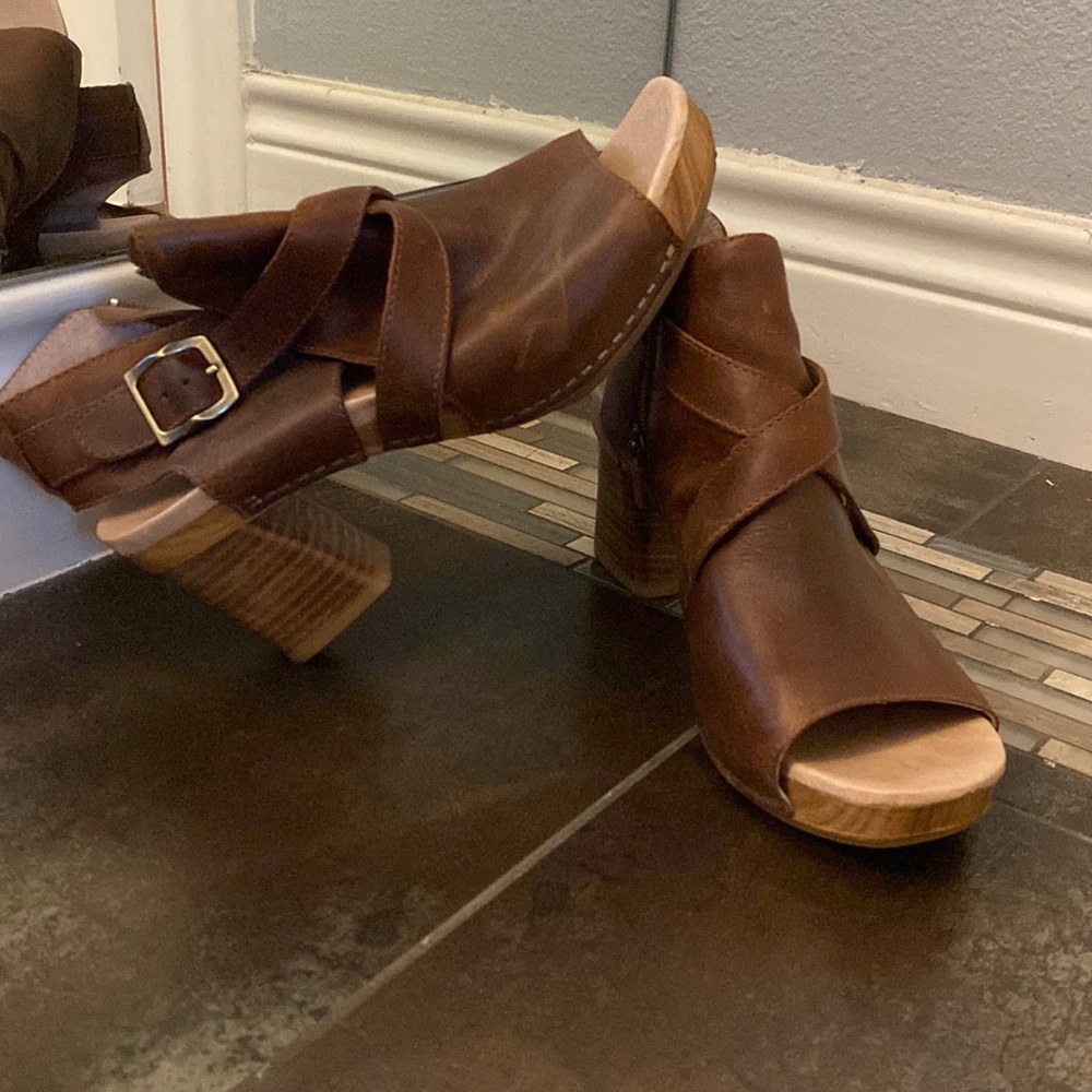 Dansko peep toe leather sandle